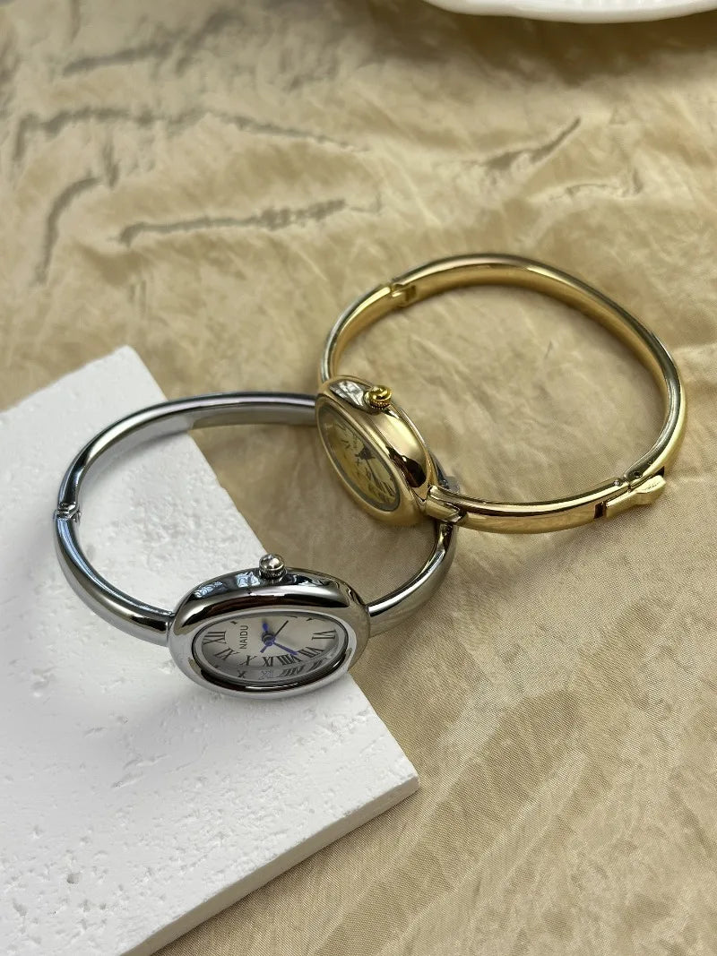 Vintage Bangle Watch – Roman Numeral Dial & Classic Oval Design