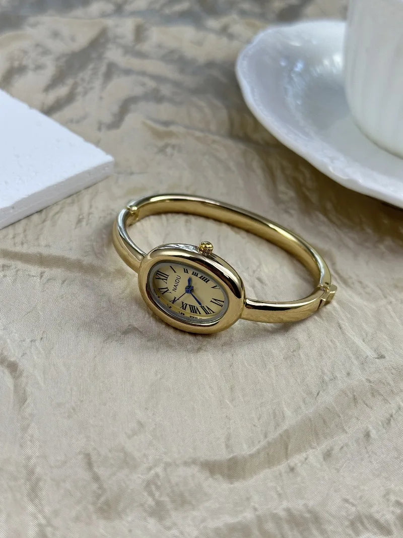 Vintage Bangle Watch – Roman Numeral Dial & Classic Oval Design