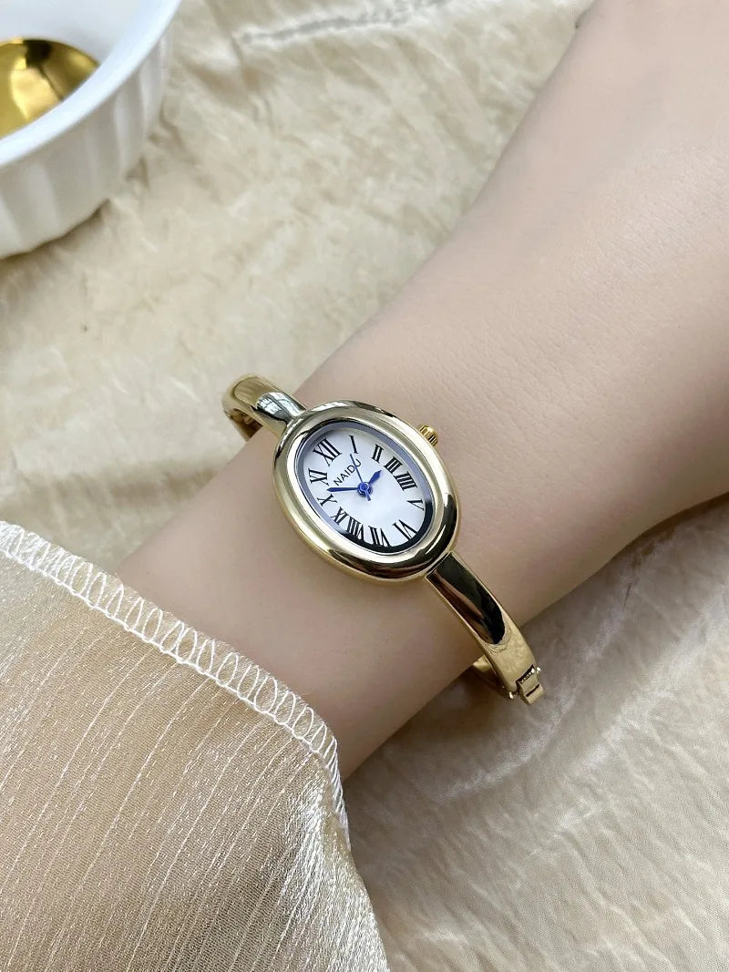 Vintage Bangle Watch – Roman Numeral Dial & Classic Oval Design