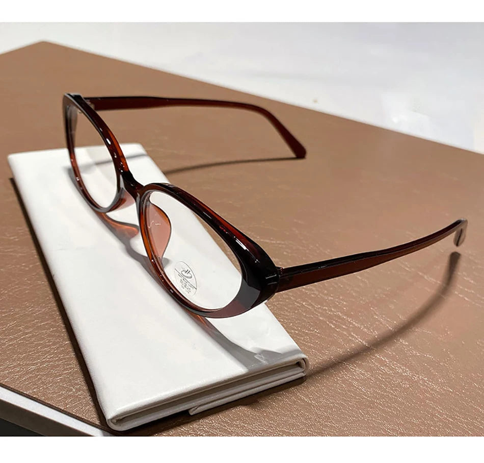 Classic Tortoise Shell Cat-Eye Glasses – Vintage Chic Frame