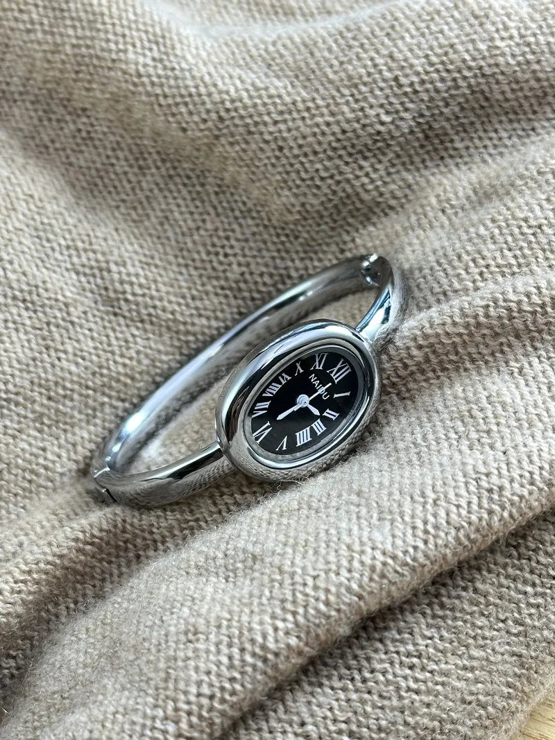 Vintage Bangle Watch – Roman Numeral Dial & Classic Oval Design