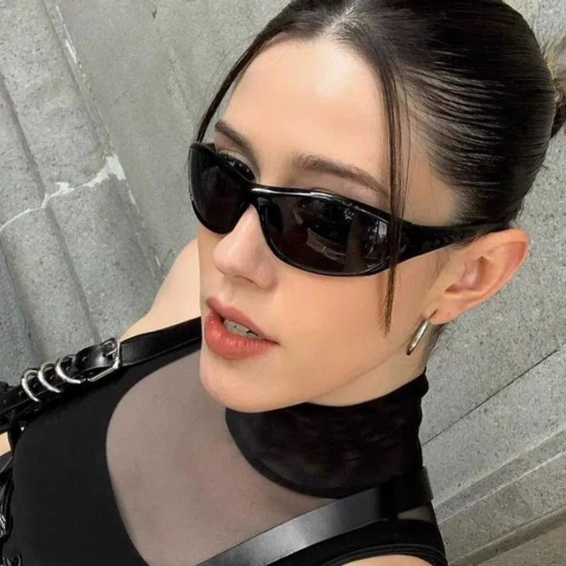 Sleek Sporty Black Sunglasses – Streetwear Vibes