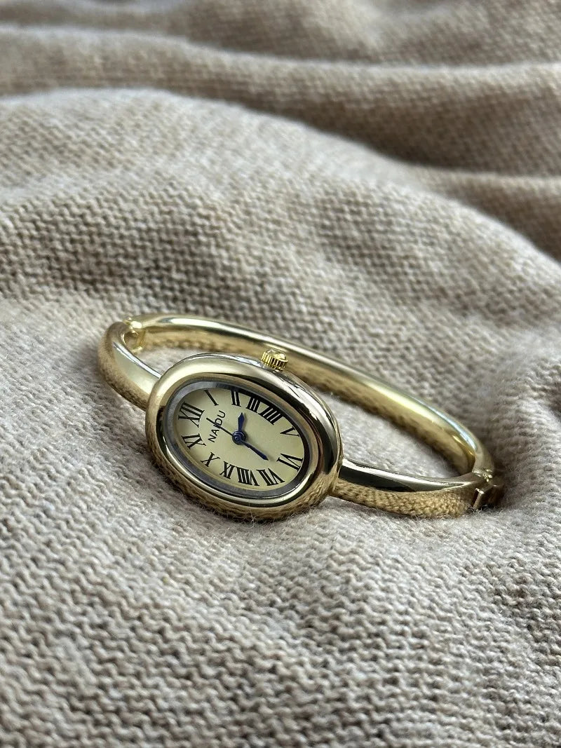 Vintage Bangle Watch – Roman Numeral Dial & Classic Oval Design