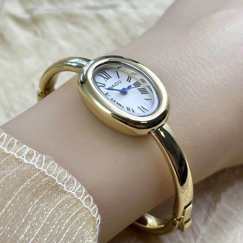 Vintage Bangle Watch – Roman Numeral Dial & Classic Oval Design