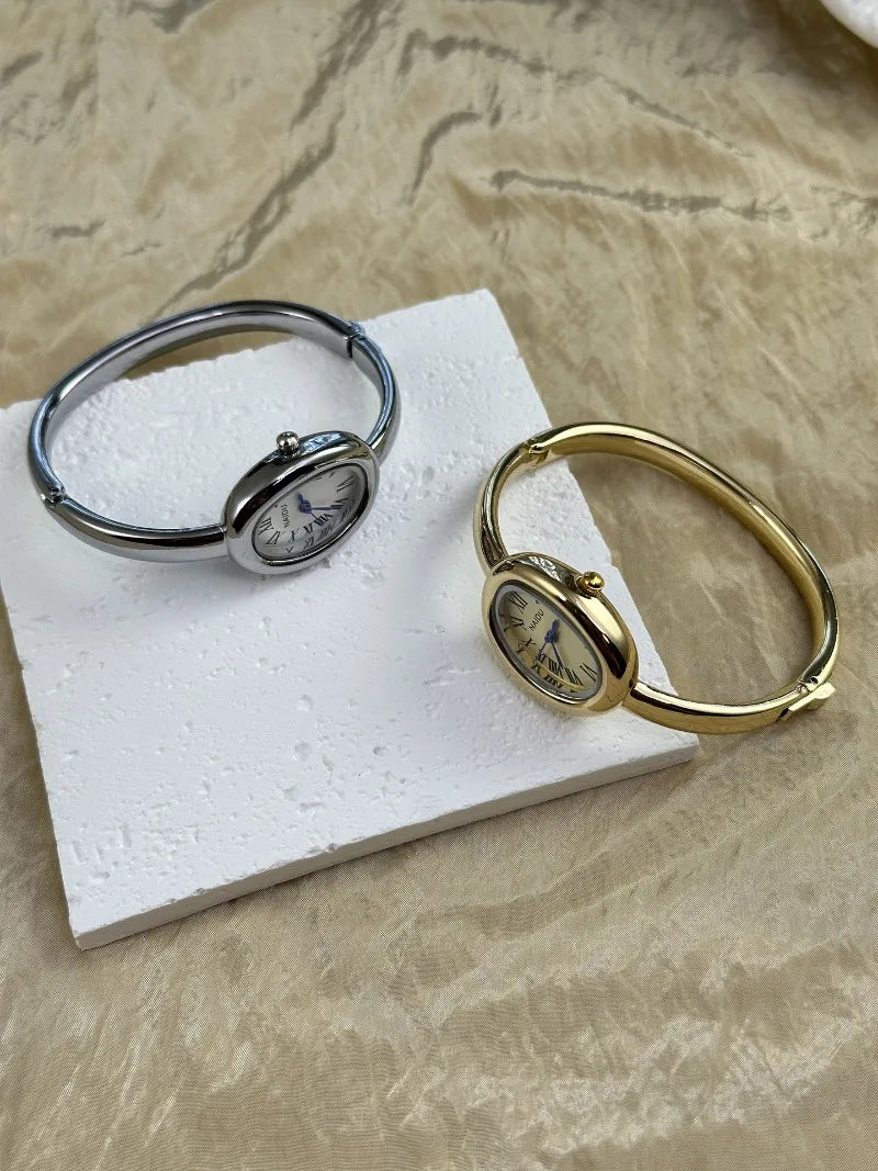 Vintage Bangle Watch – Roman Numeral Dial & Classic Oval Design