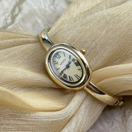 Vintage Bangle Watch – Roman Numeral Dial & Classic Oval Design