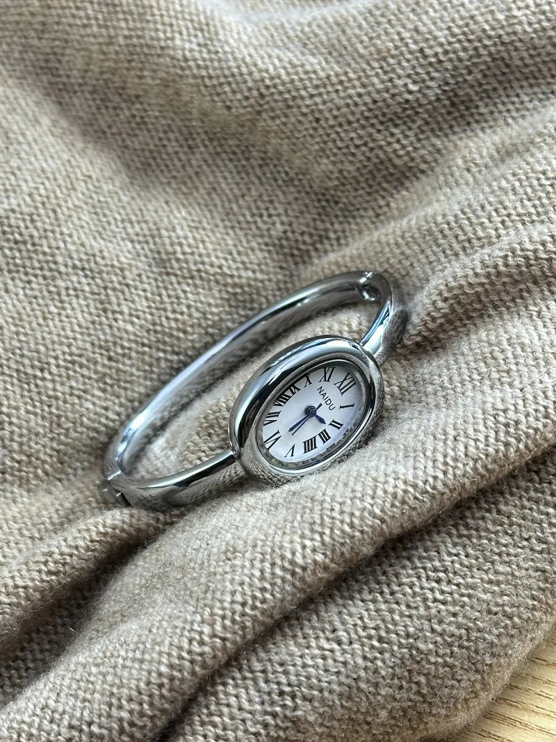 Vintage Bangle Watch – Roman Numeral Dial & Classic Oval Design