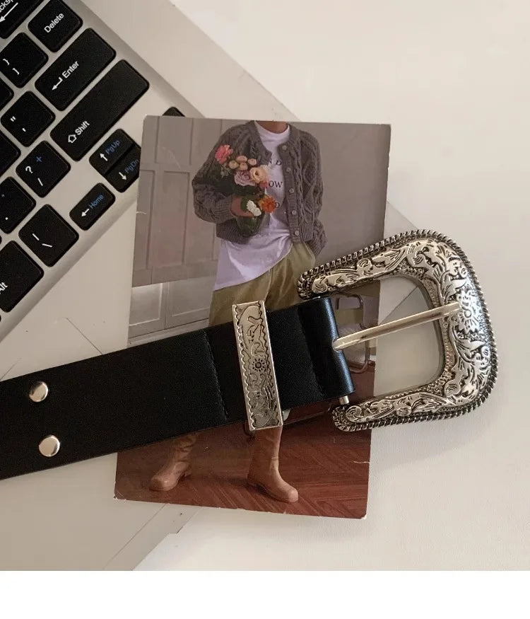 Retro Rivet Belt – Women's Fashion Trend 2025