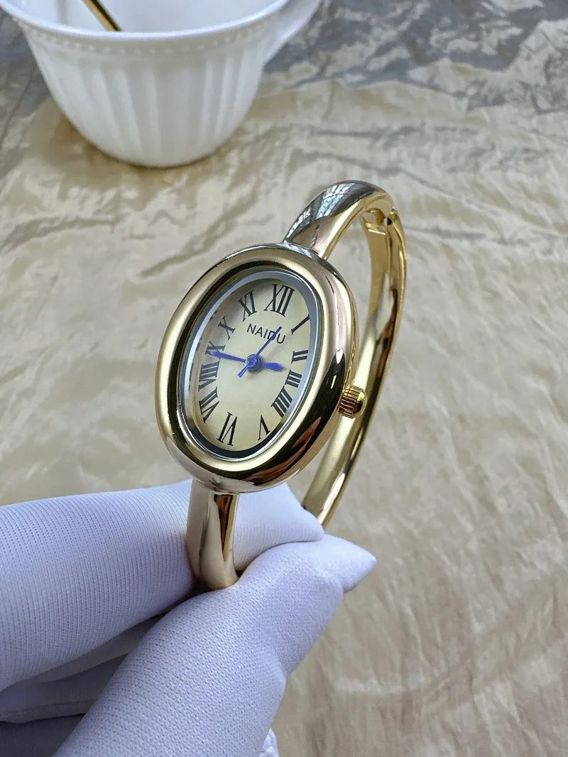Vintage Bangle Watch – Roman Numeral Dial & Classic Oval Design