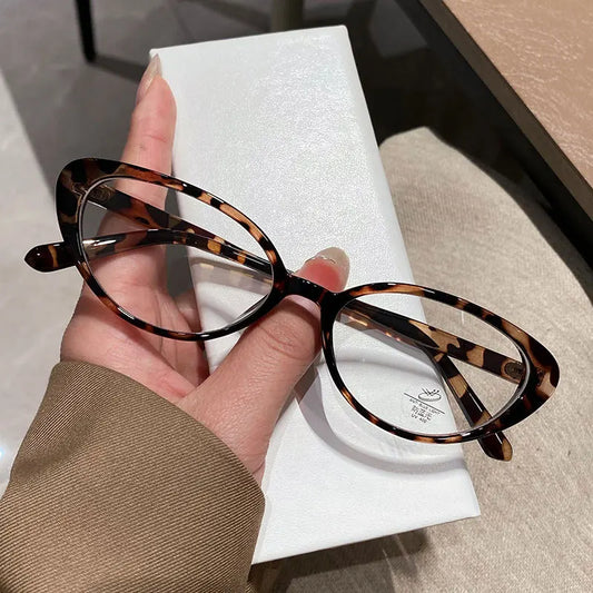Classic Tortoise Shell Cat-Eye Glasses – Vintage Chic Frame